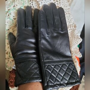 3M Thinsulate Black Leather Gloves with Quilted Interior